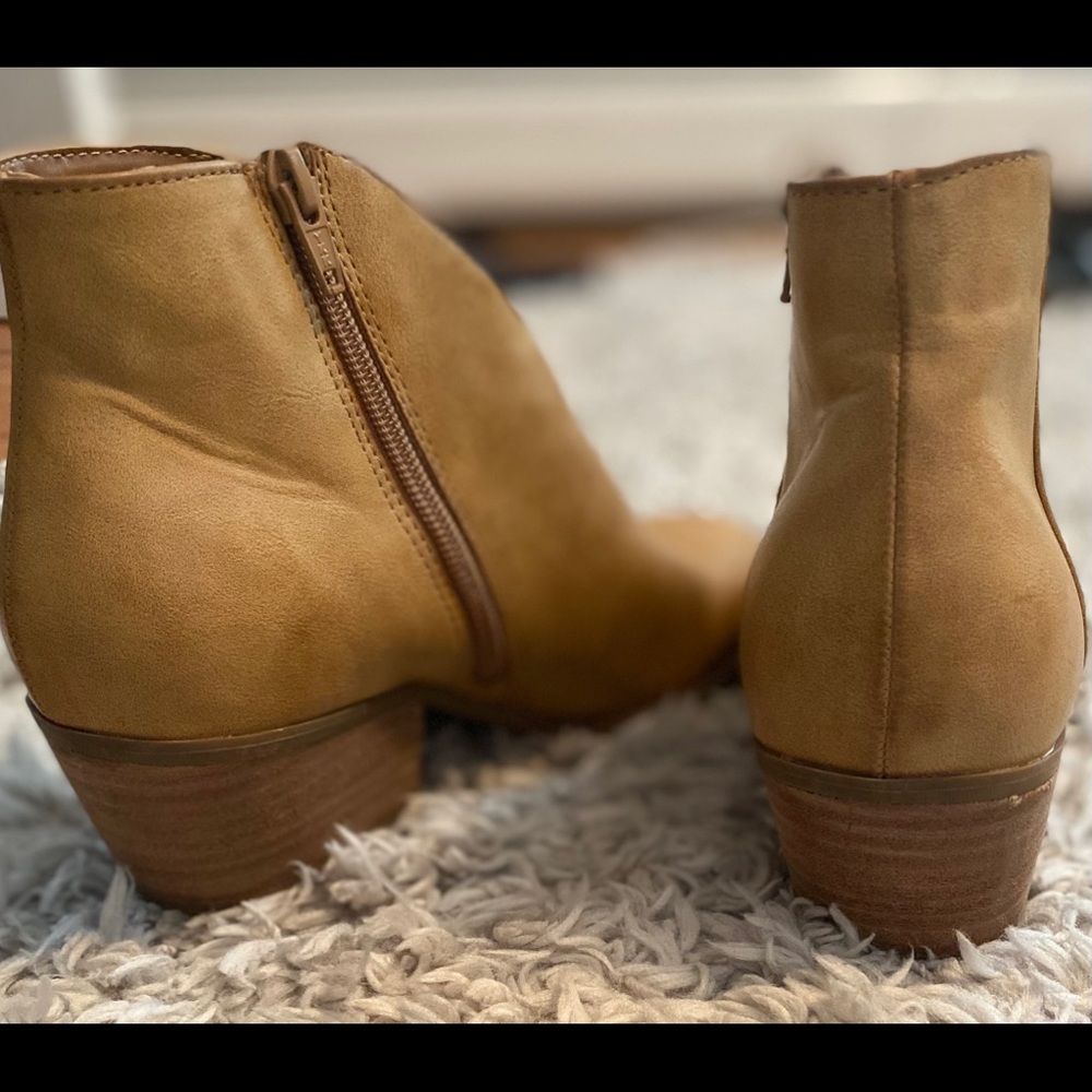 American Eagle Outfitters Tan/Beige Boots